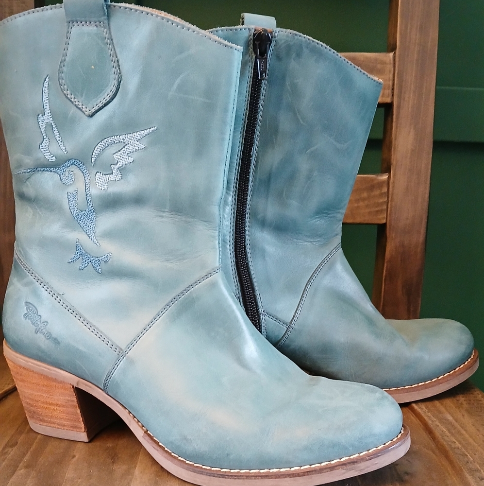 Portofino Turquoise boots size 39. Made in Spain